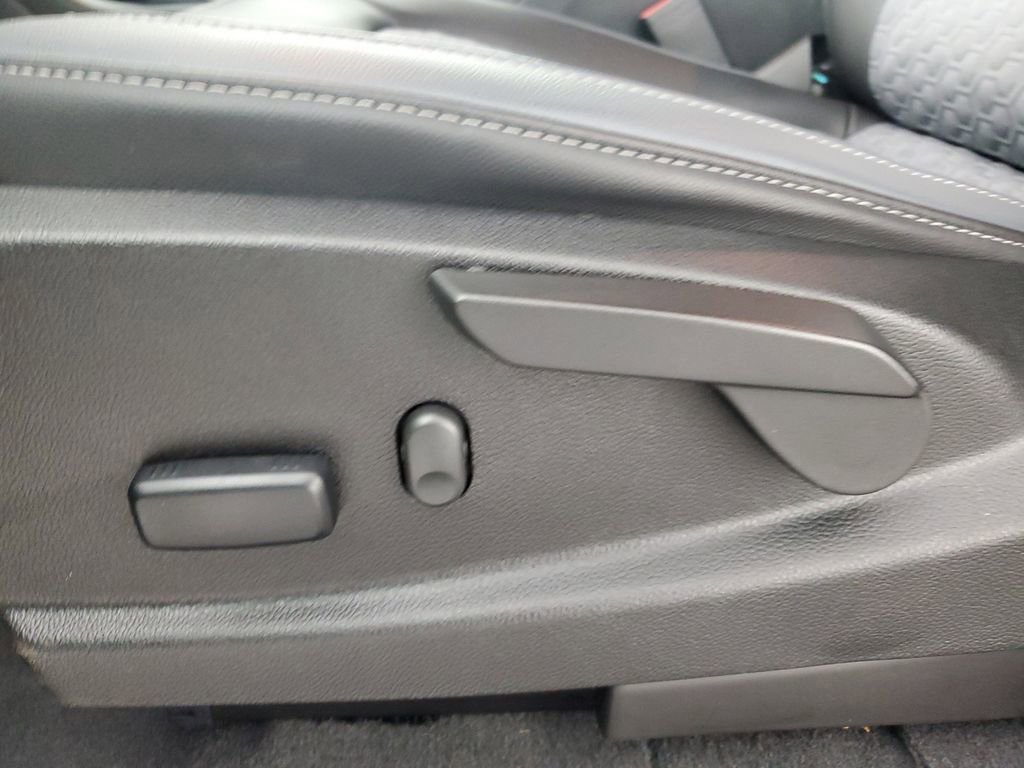 Used 2022 Chevrolet Colorado Z71 w/ Z71 Midnight Edition image 28