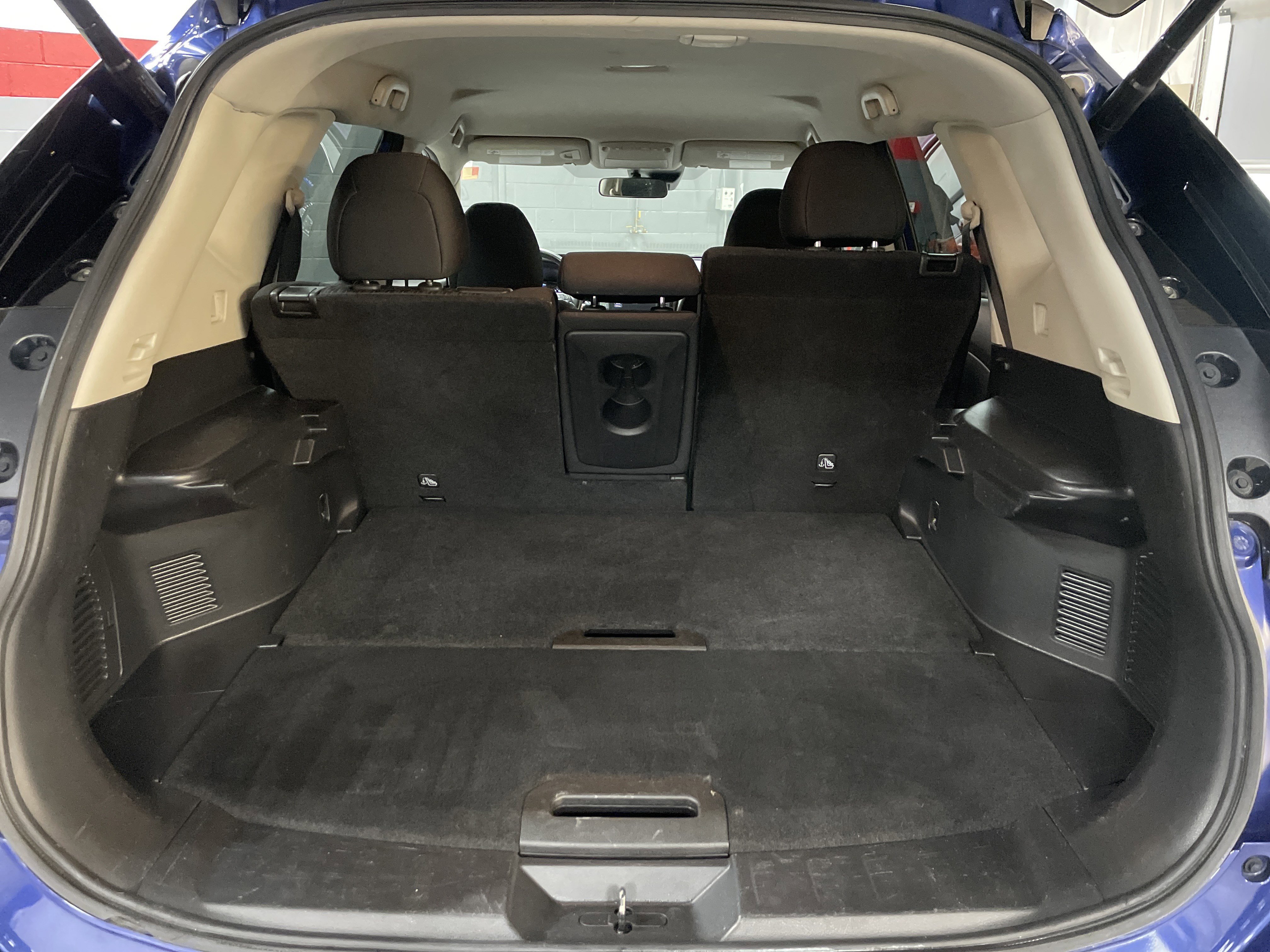 Used 2019 Nissan Rogue SV image 34