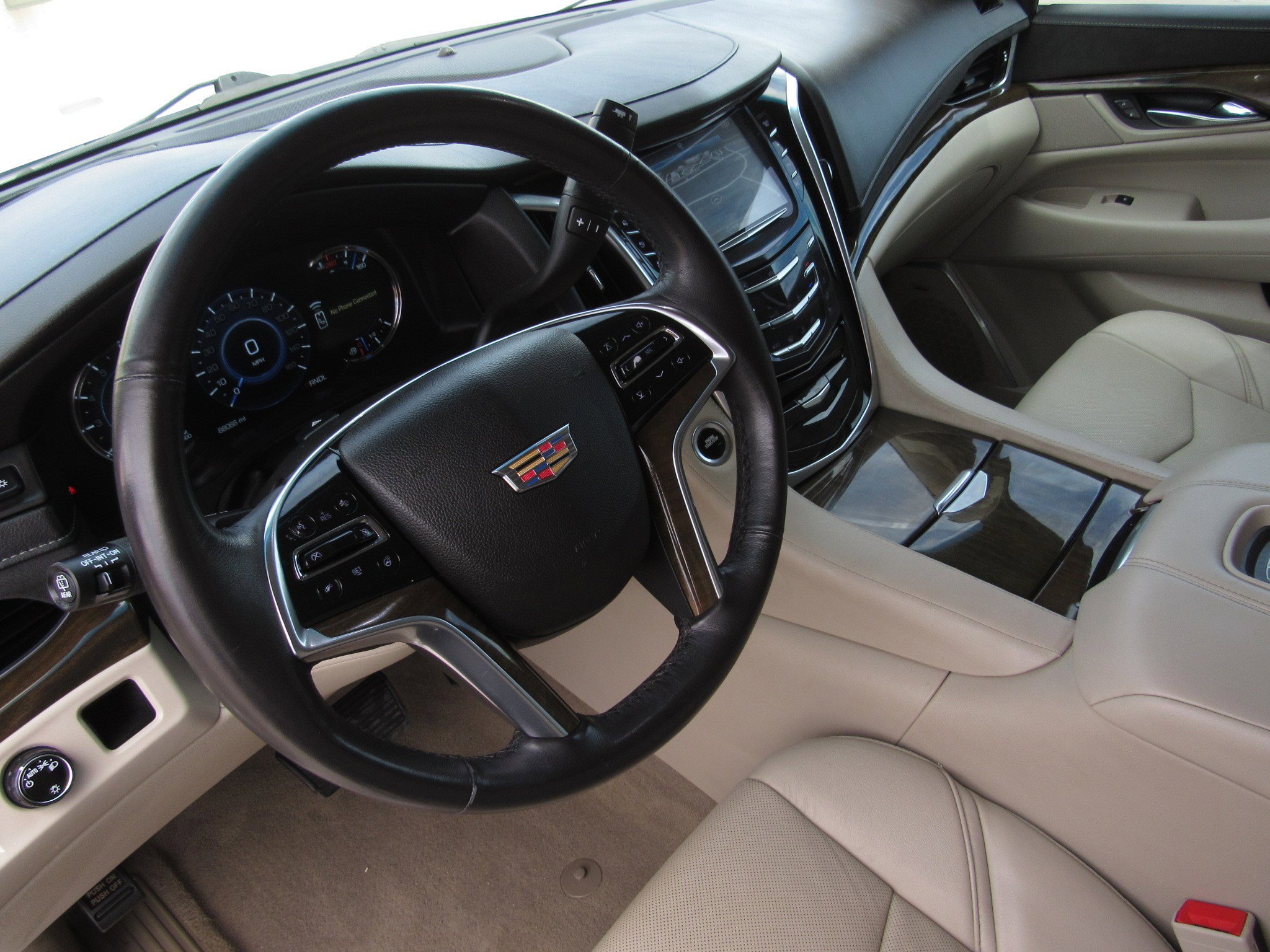 Used 2019 Cadillac Escalade Luxury image 17