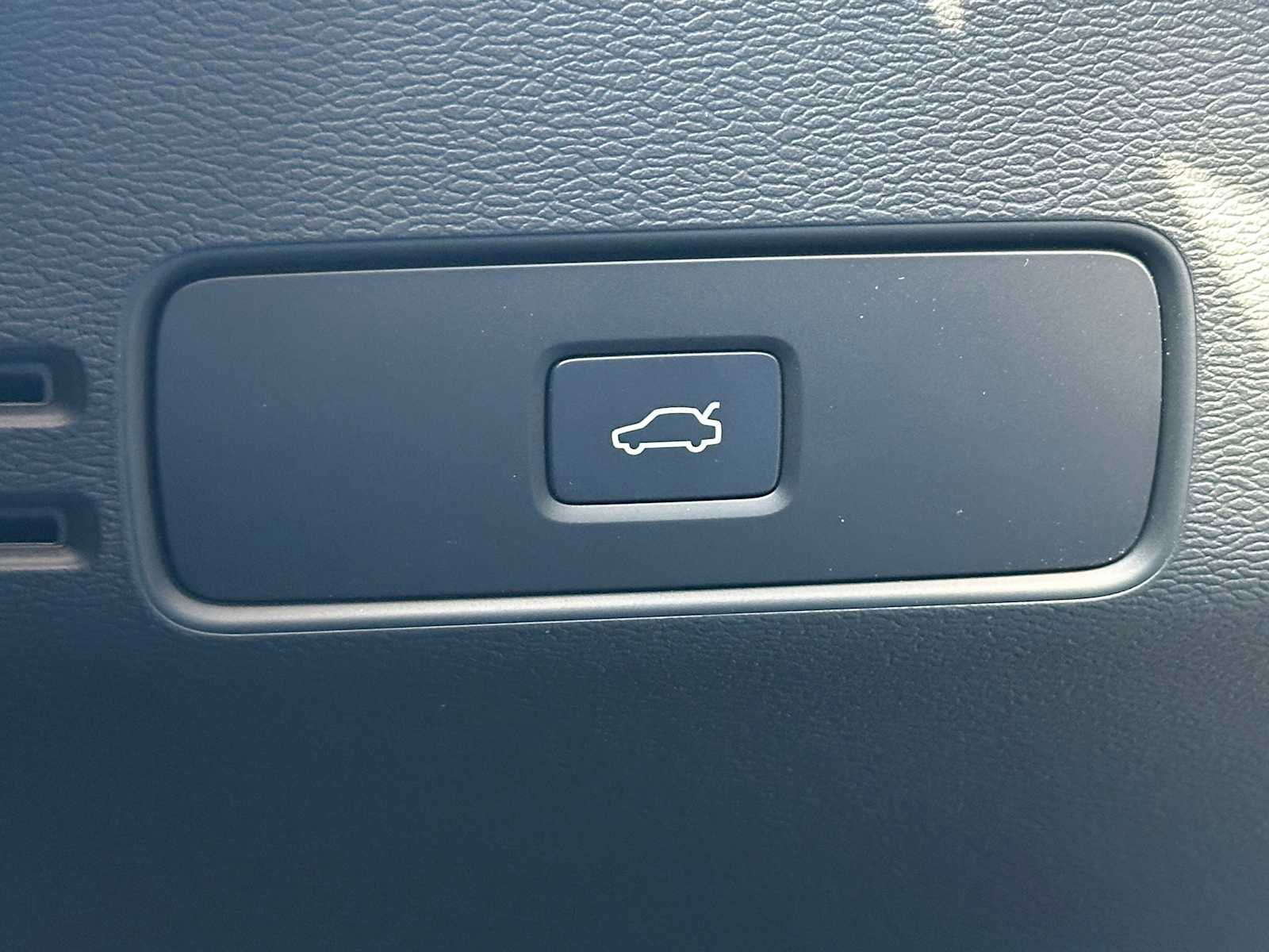 New 2026 Volvo XC40 B5 Ultra w/ Climate Package image 36