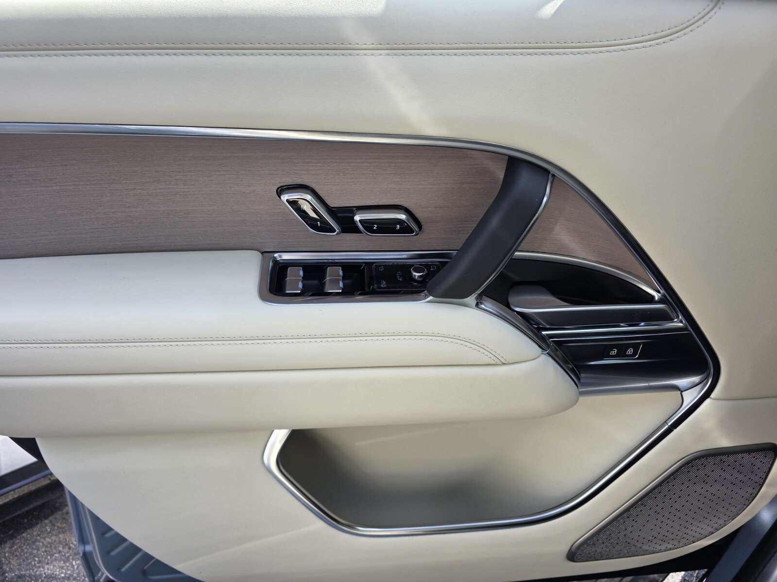 New 2026 Land Rover Range Rover Autobiography AWD/4WD image 19