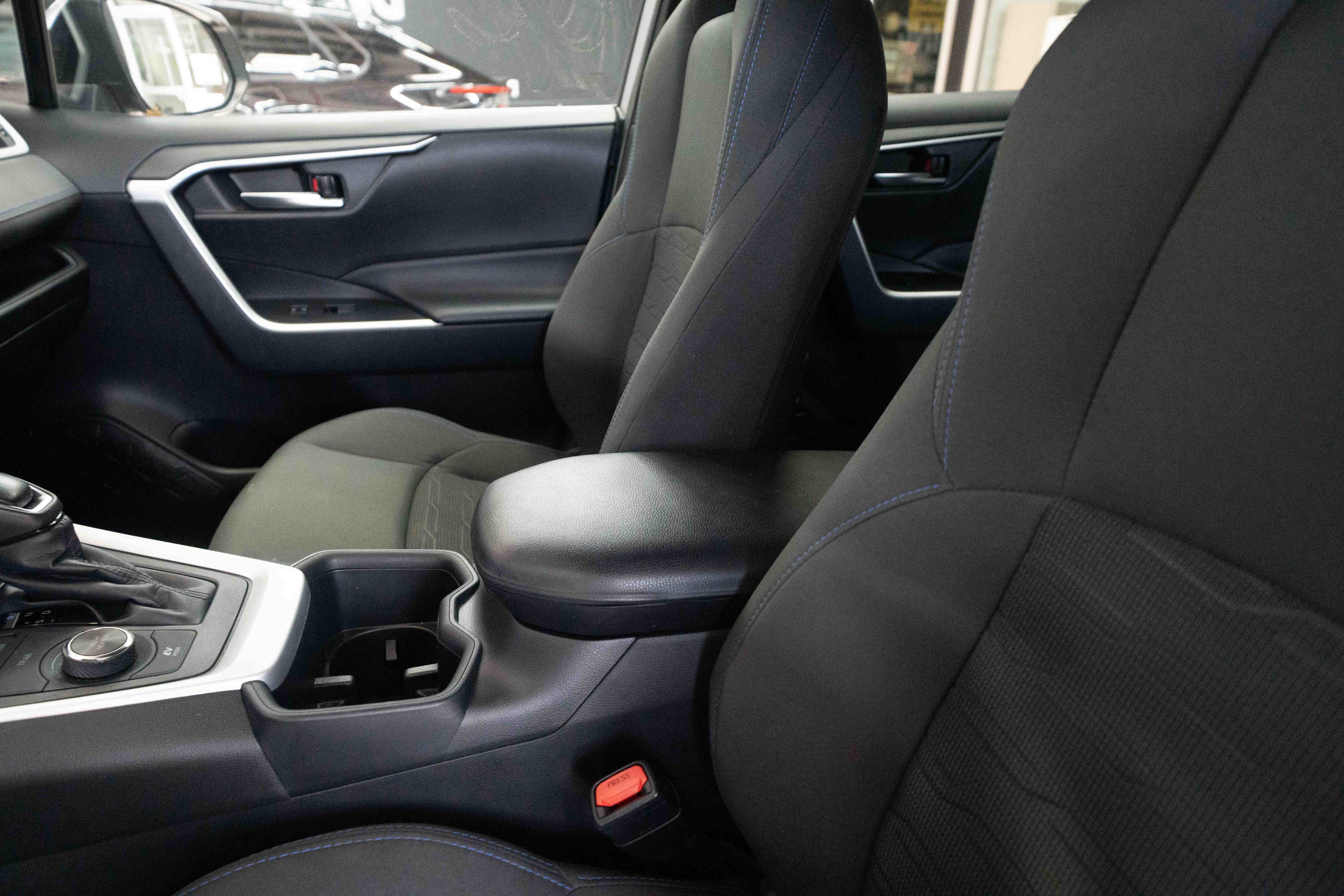 Used 2023 Toyota RAV4 SE image 11