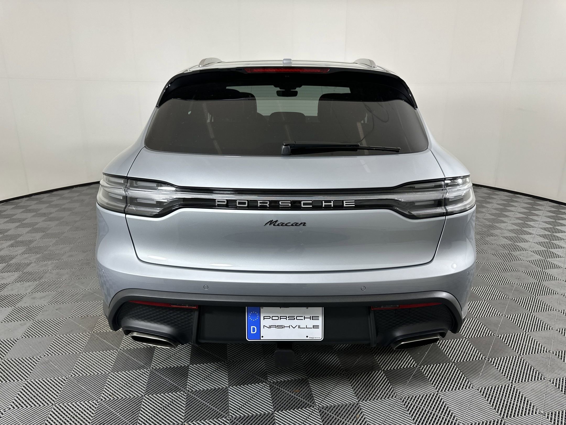 Certified 2025 Porsche Macan image 11