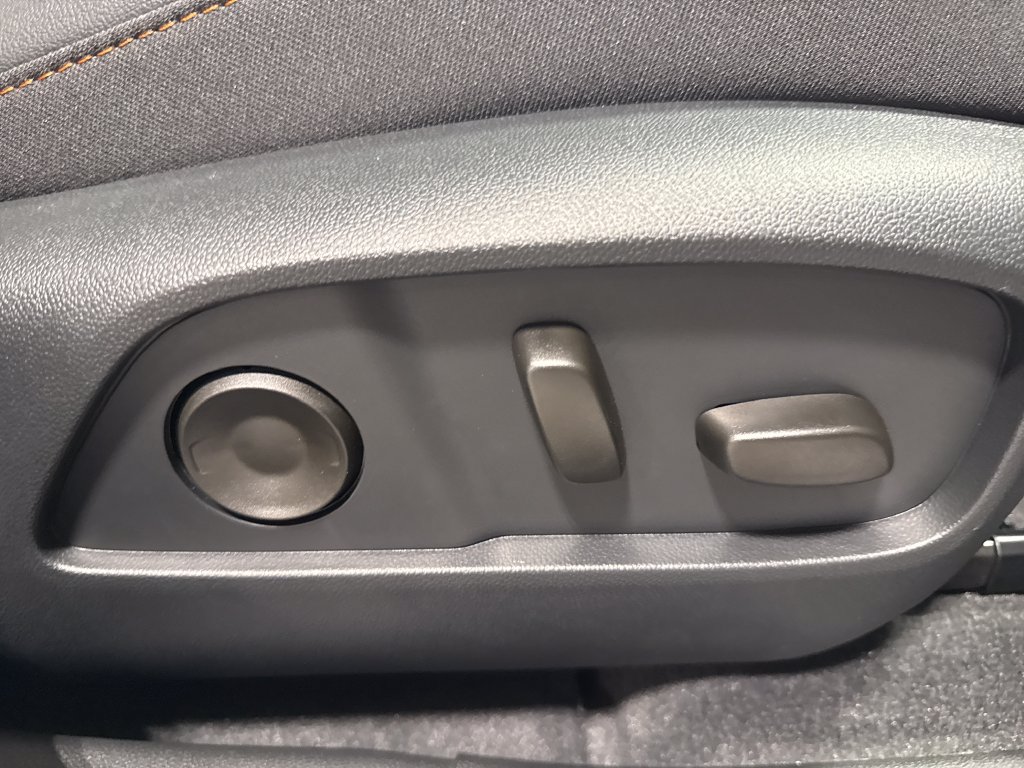 New 2026 Chevrolet Equinox ACTIV w/ Convenience Package III FWD image 32