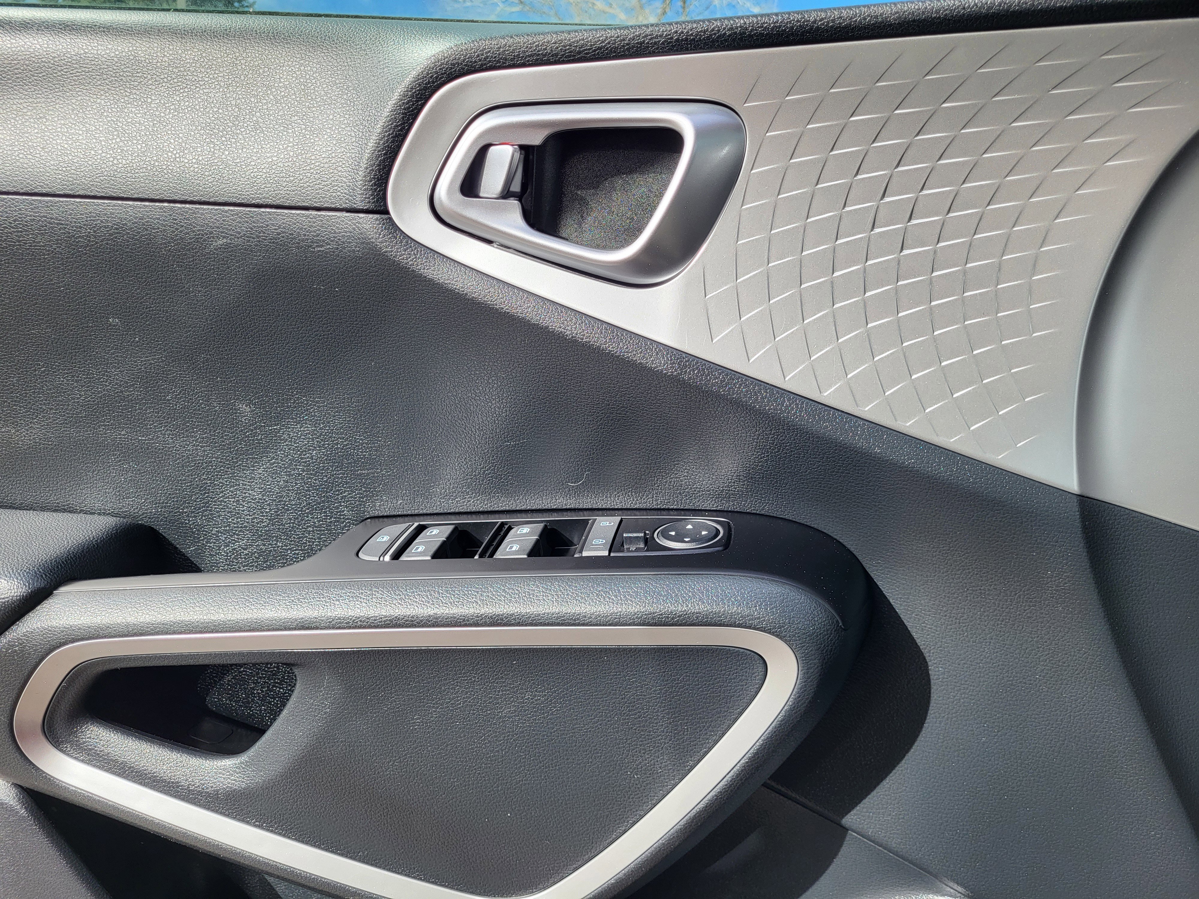 Used 2023 Kia Soul LX w/ LX Technology Package image 6