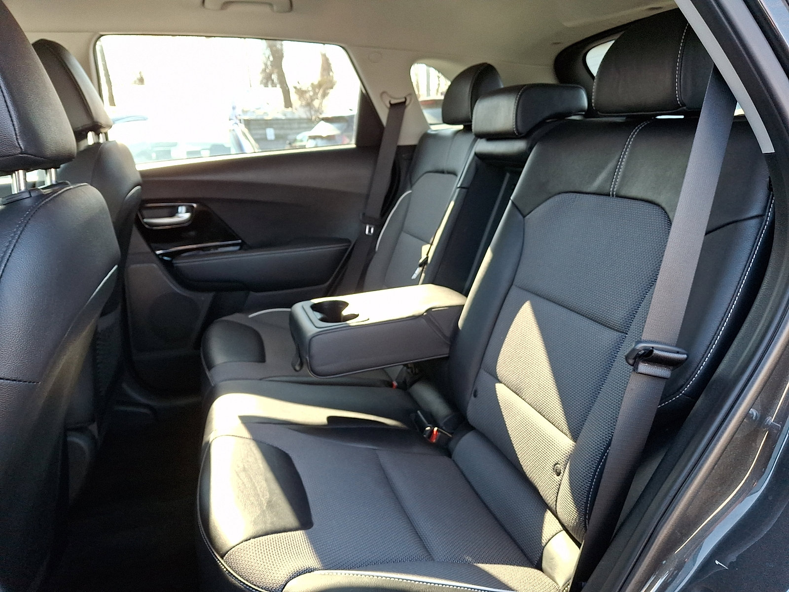 Certified 2022 Kia Niro EX image 9