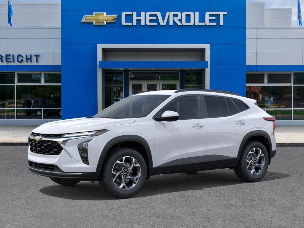 New 2026 Chevrolet Trax LT w/ Driver Confidence Package FWD image 2