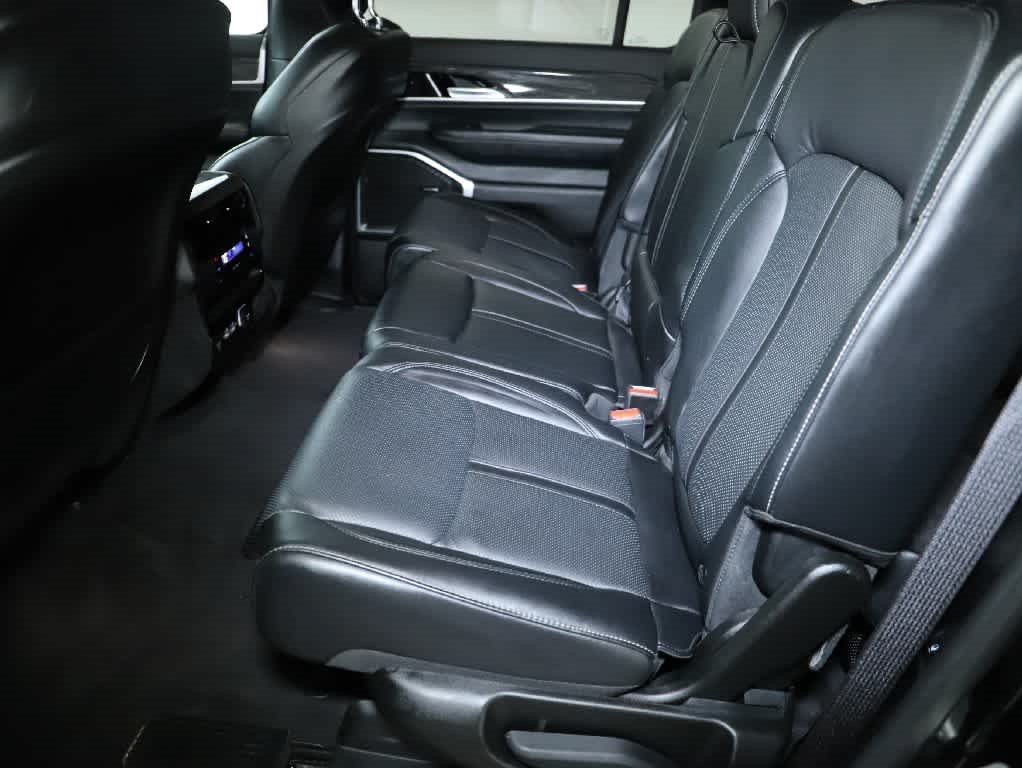 Used 2022 Jeep Wagoneer Series III AWD/4WD image 14