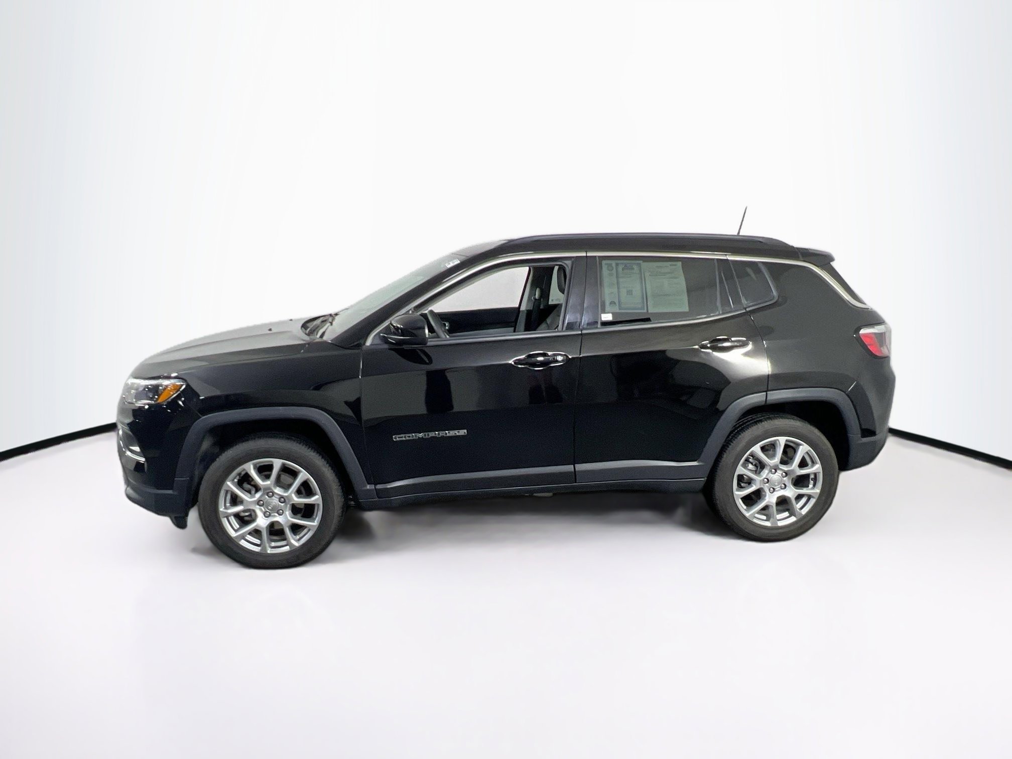Used 2022 Jeep Compass Latitude image 8