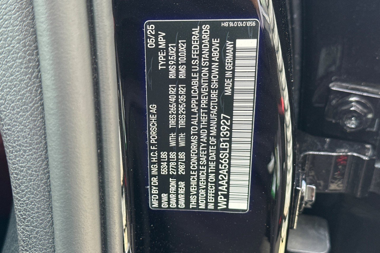 Certified 2025 Porsche Macan image 29