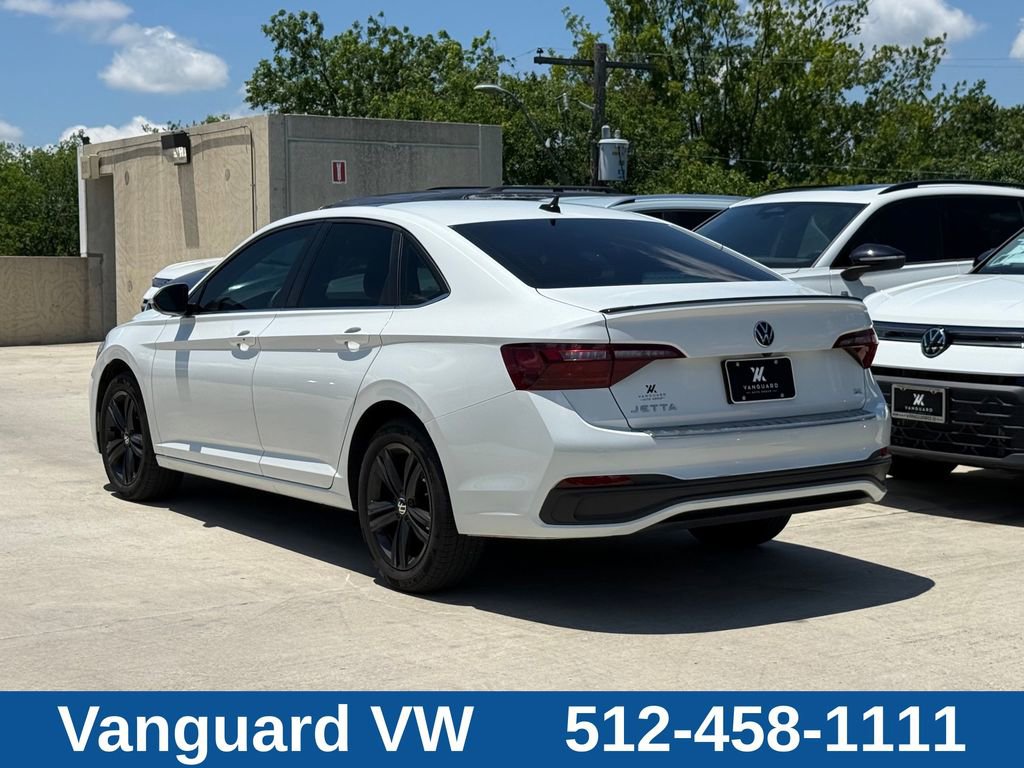 Used 2024 Volkswagen Jetta SE w/ Panoramic Sunroof Package FWD image 9