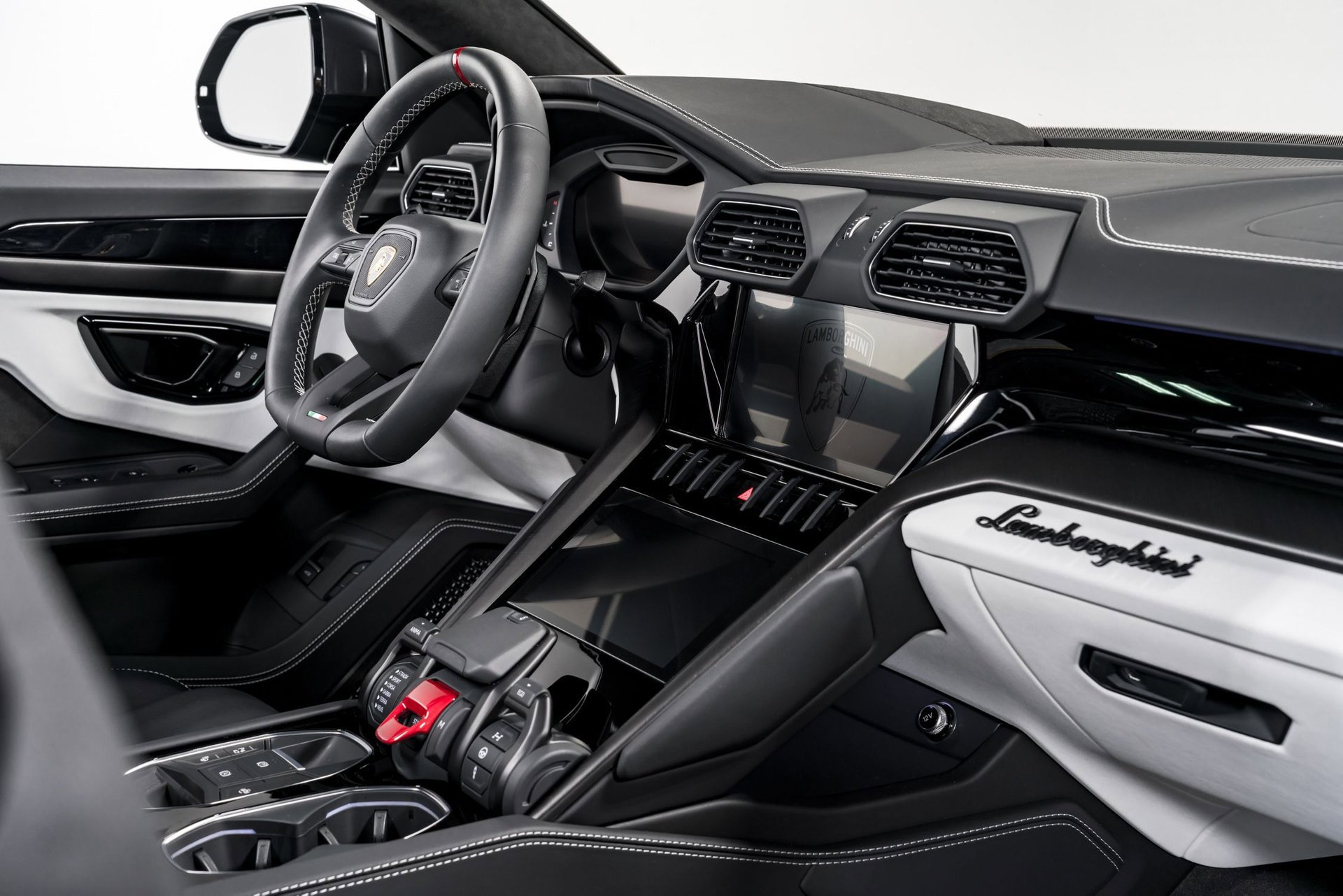 Used 2024 Lamborghini Urus S image 36