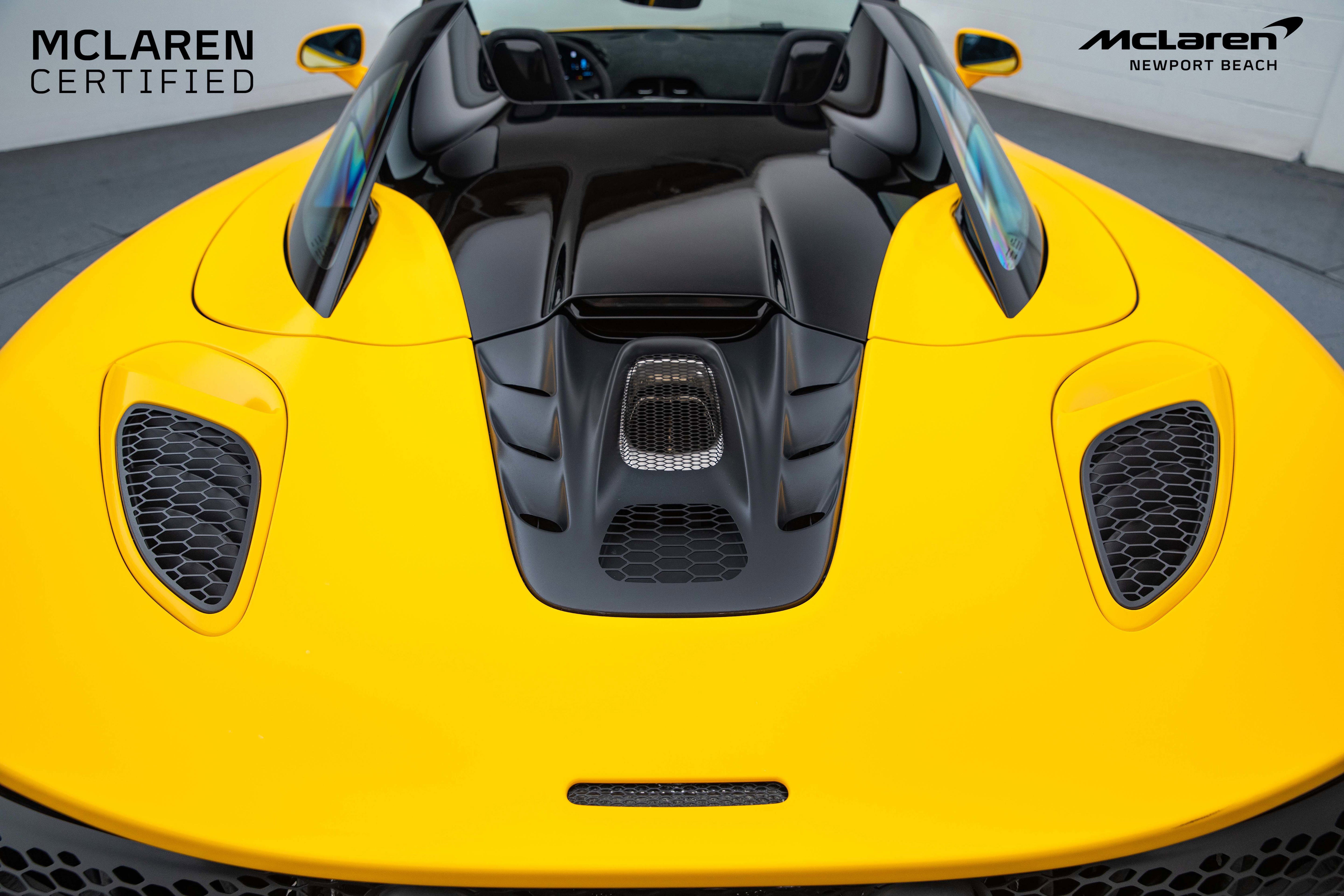 Used 2025 McLaren Artura Spider image 16