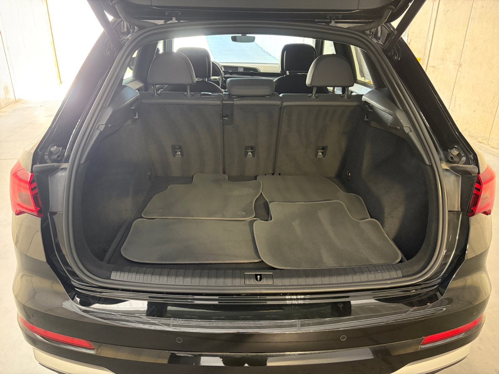 Used 2022 Audi Q3 2.0T Premium w/ Convenience Package AWD/4WD image 29