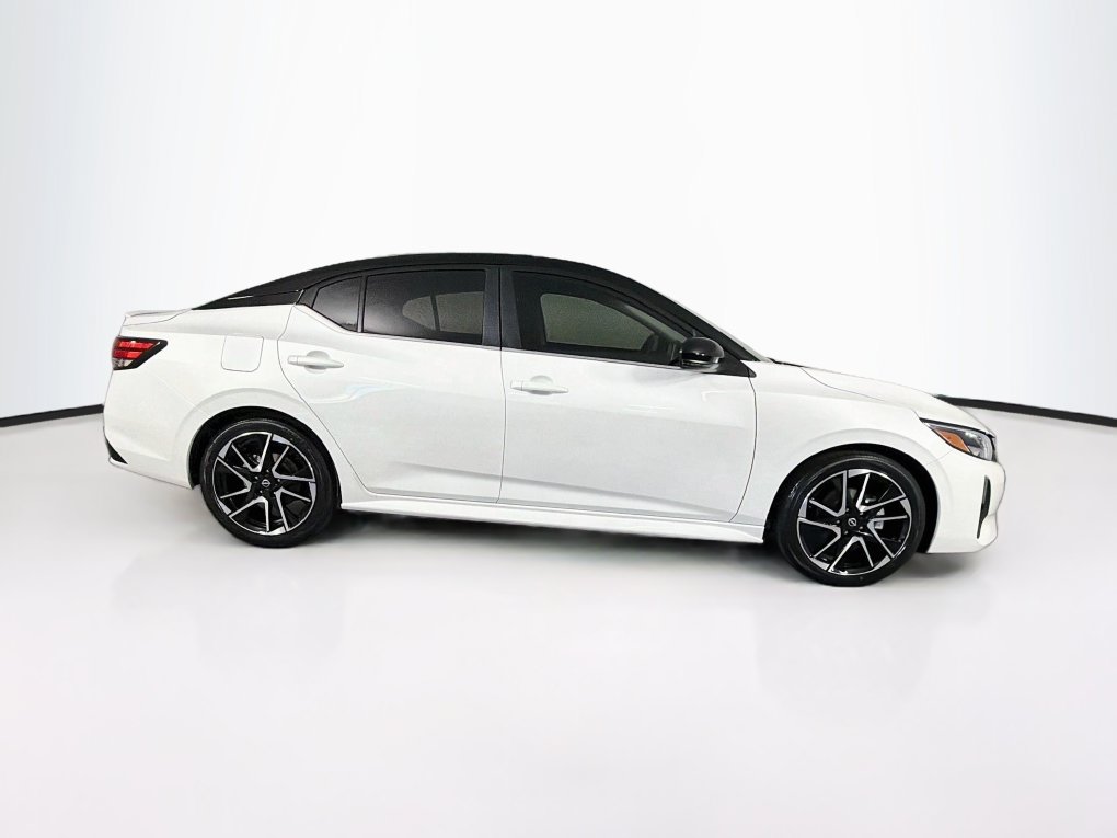 Used 2024 Nissan Sentra SR FWD image 11