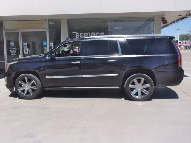 Used 2017 Cadillac Escalade ESV Premium Luxury AWD/4WD image 4