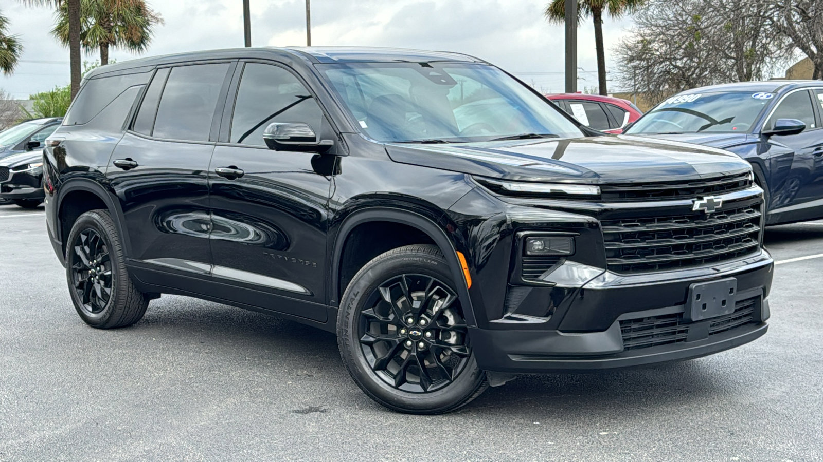 Used 2024 Chevrolet Traverse LS w/ Midnight/Sport Edition video 2