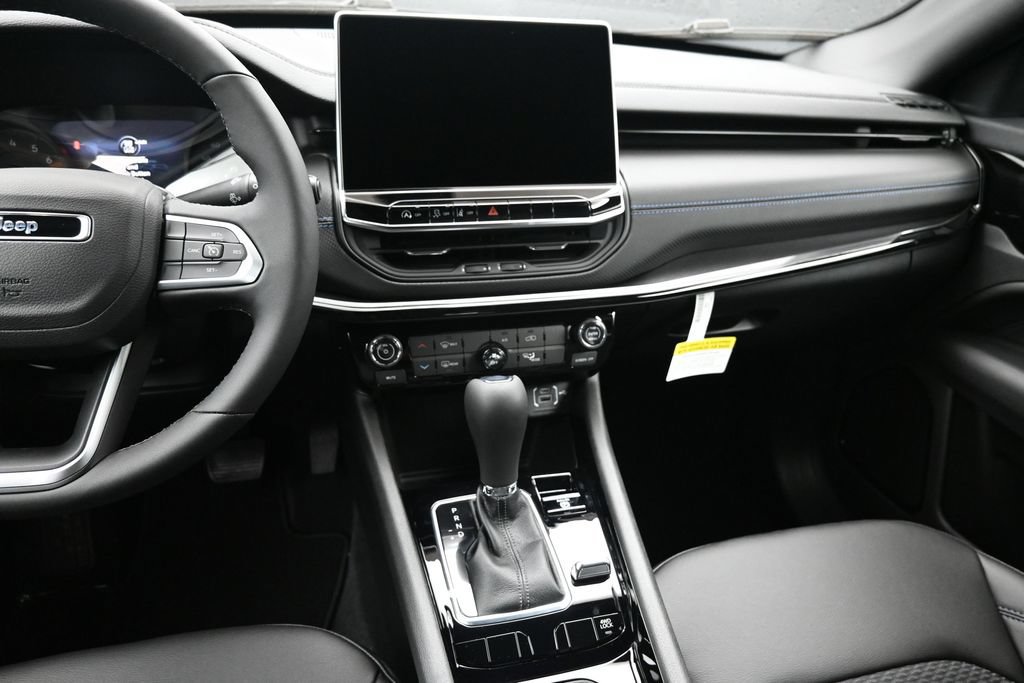 New 2026 Jeep Compass Latitude AWD/4WD image 5