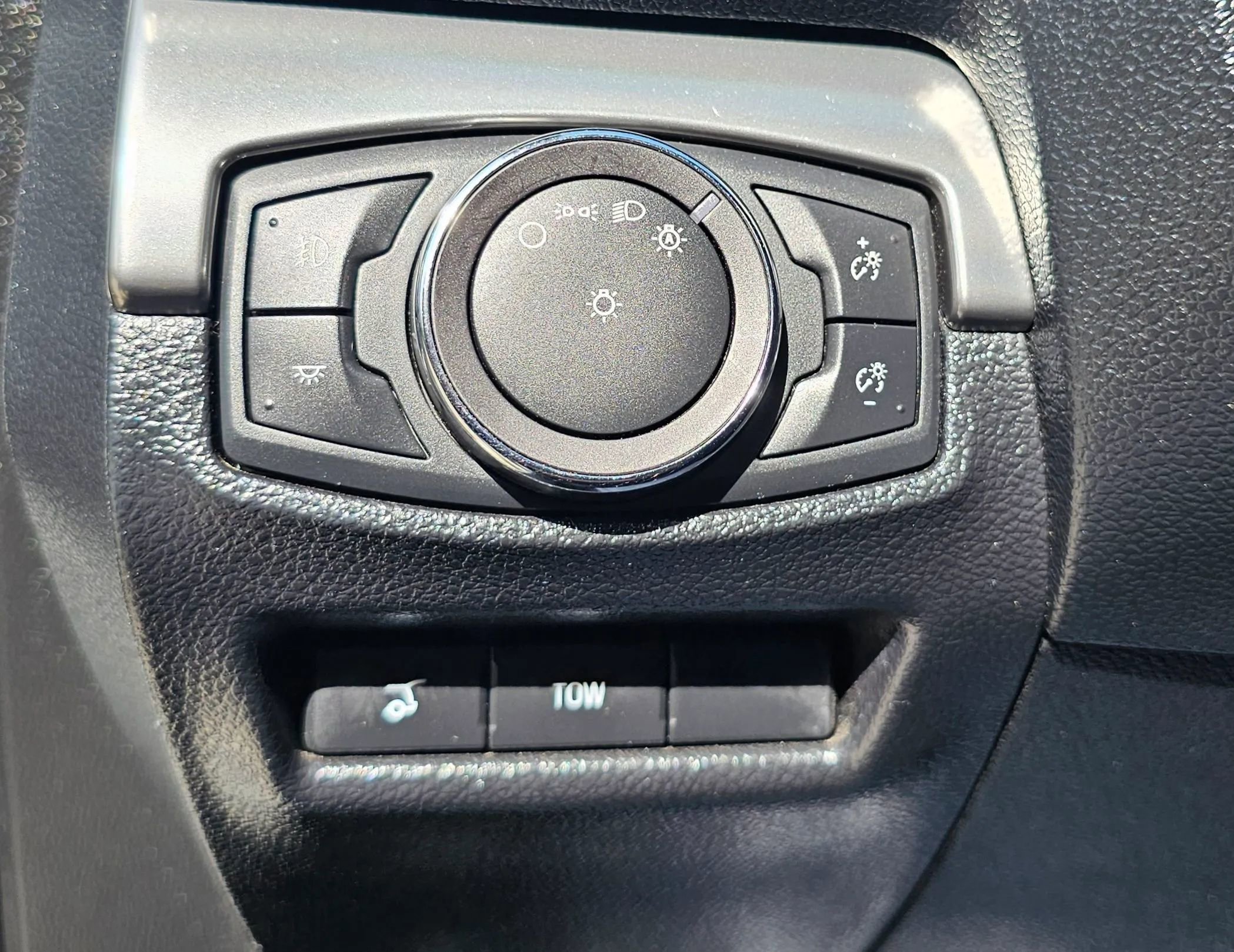 Used 2018 Ford Explorer XLT w/ Equipment Group 202A AWD/4WD image 27