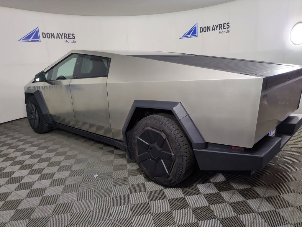 Used 2024 Tesla Cybertruck AWD Crew Cab image 3