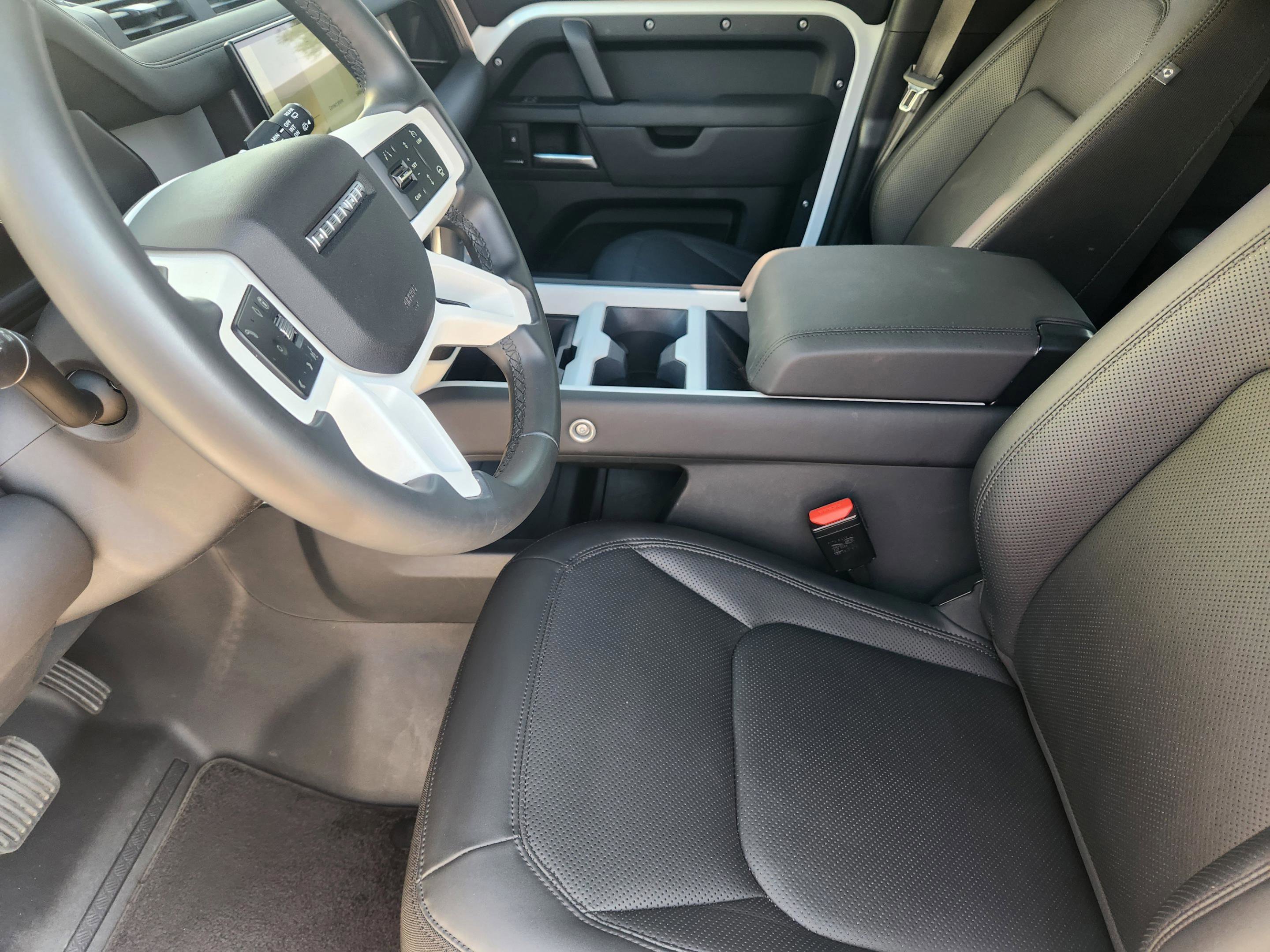 Used 2025 Land Rover Defender 110 S image 12