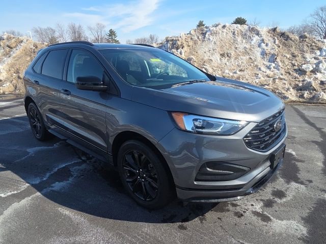 Used 2022 Ford Edge SE w/ Black Appearance Package