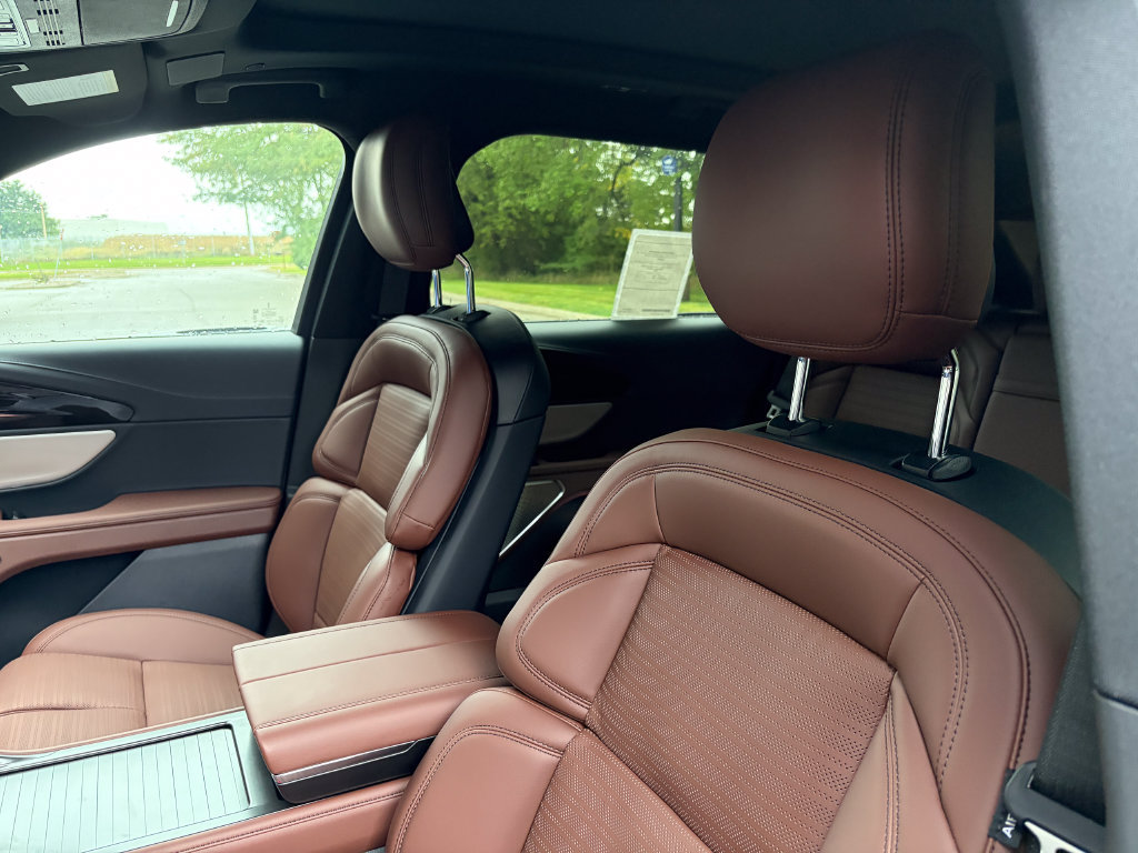 New 2026 Lincoln Nautilus Reserve AWD/4WD image 12