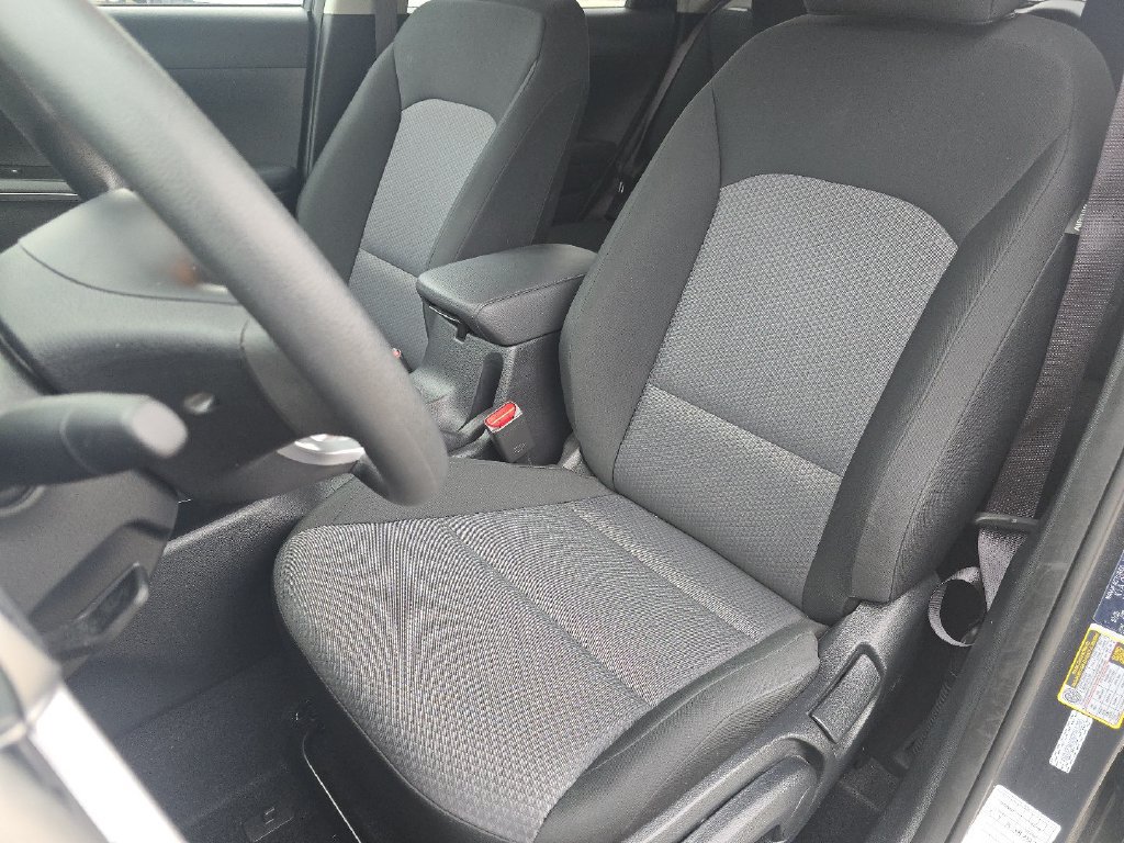 Used 2025 Kia Soul LX w/ LX Technology Package FWD image 21