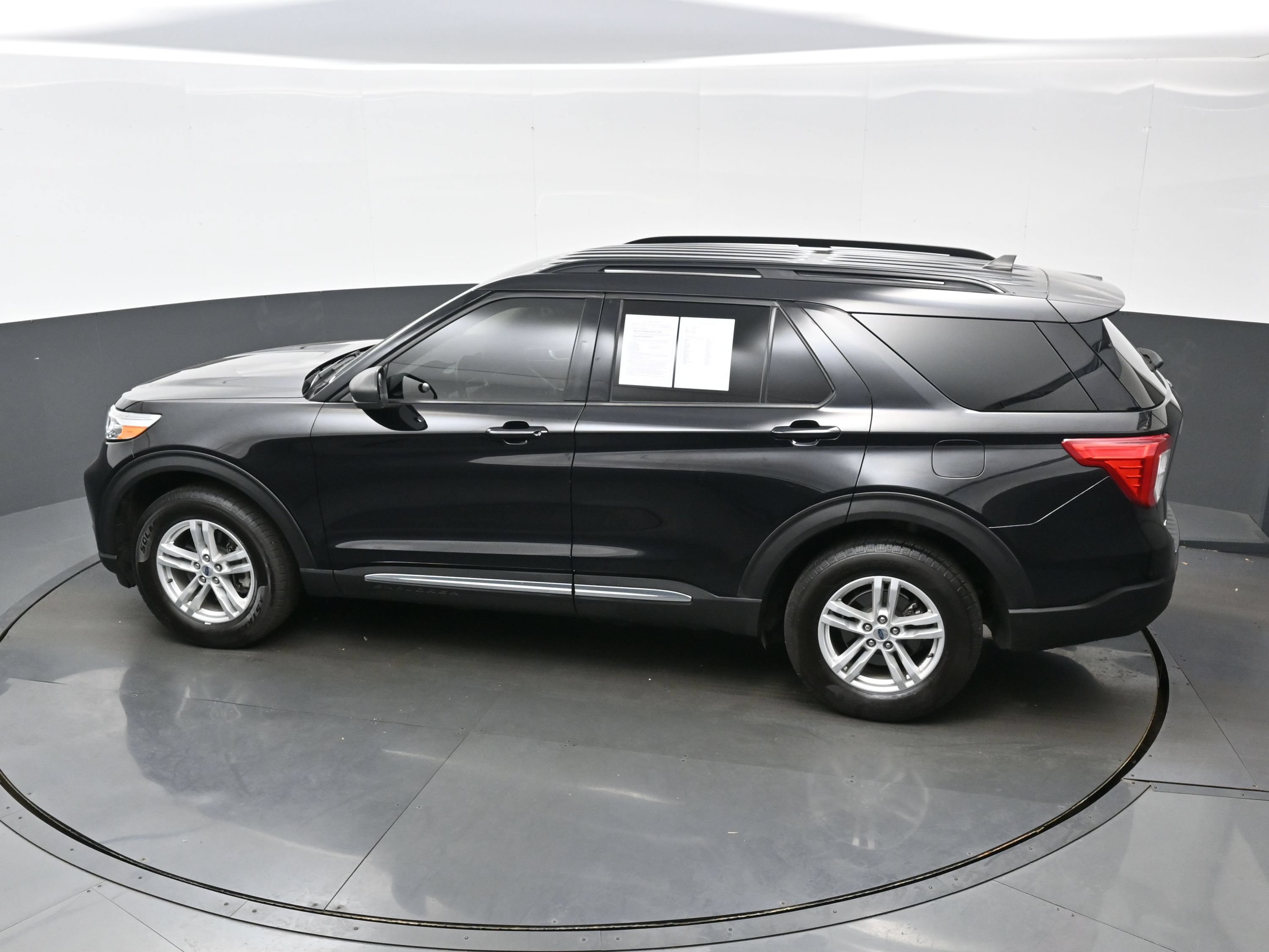 Used 2021 Ford Explorer XLT w/ Class III Trailer Tow Package AWD/4WD image 37