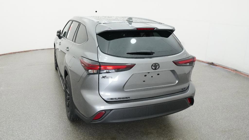New 2025 Toyota Highlander XLE image 9