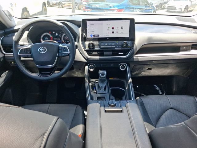 Used 2025 Toyota Grand Highlander AWD image 7