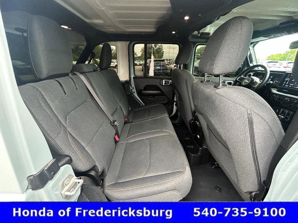 Used 2024 Jeep Wrangler Sahara AWD/4WD image 27