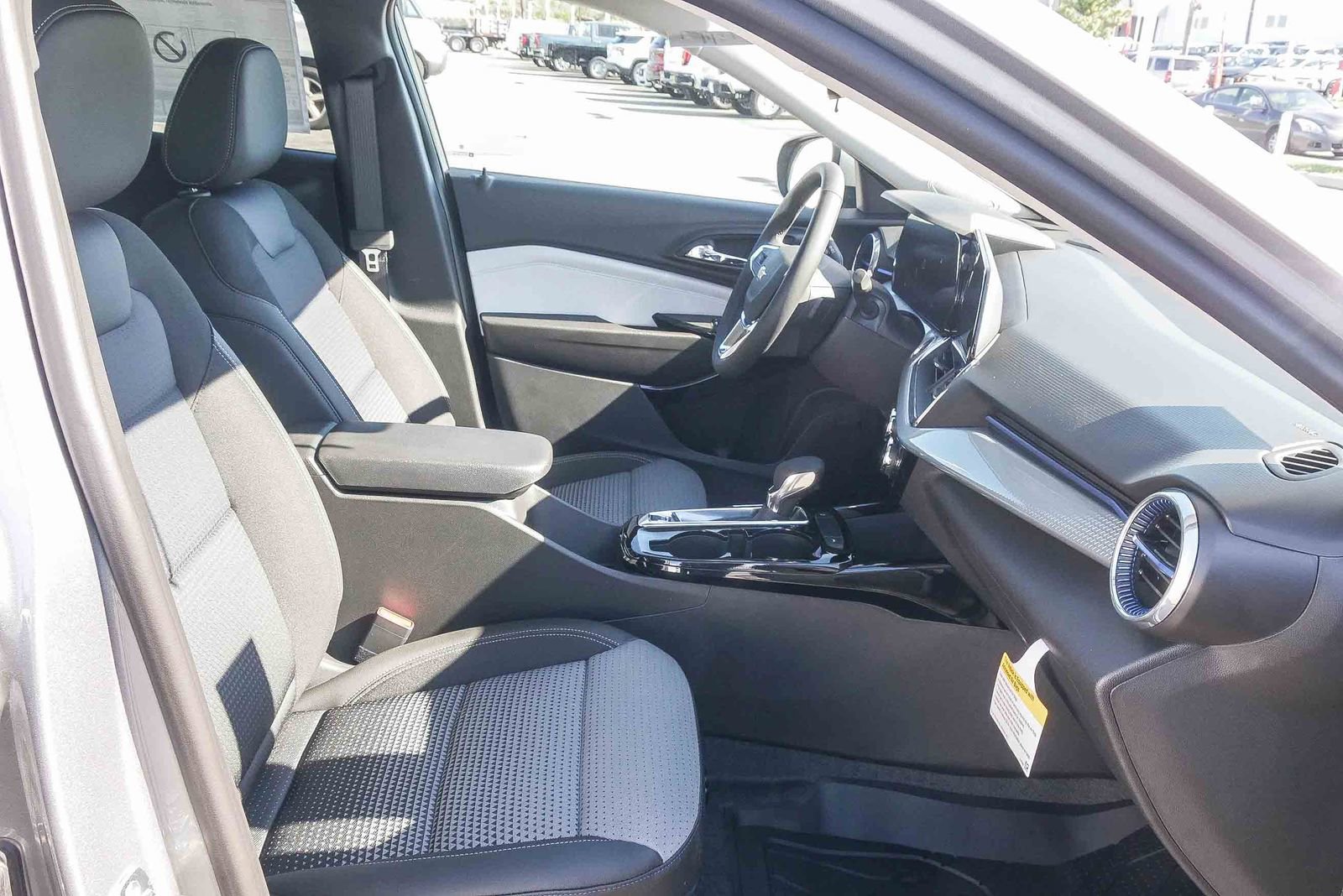 New 2026 Chevrolet Trax LT w/ LT Convenience Package FWD image 16
