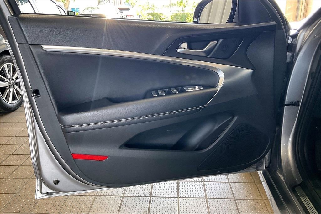 Used 2025 Genesis G70 2.5T AWD/4WD image 2
