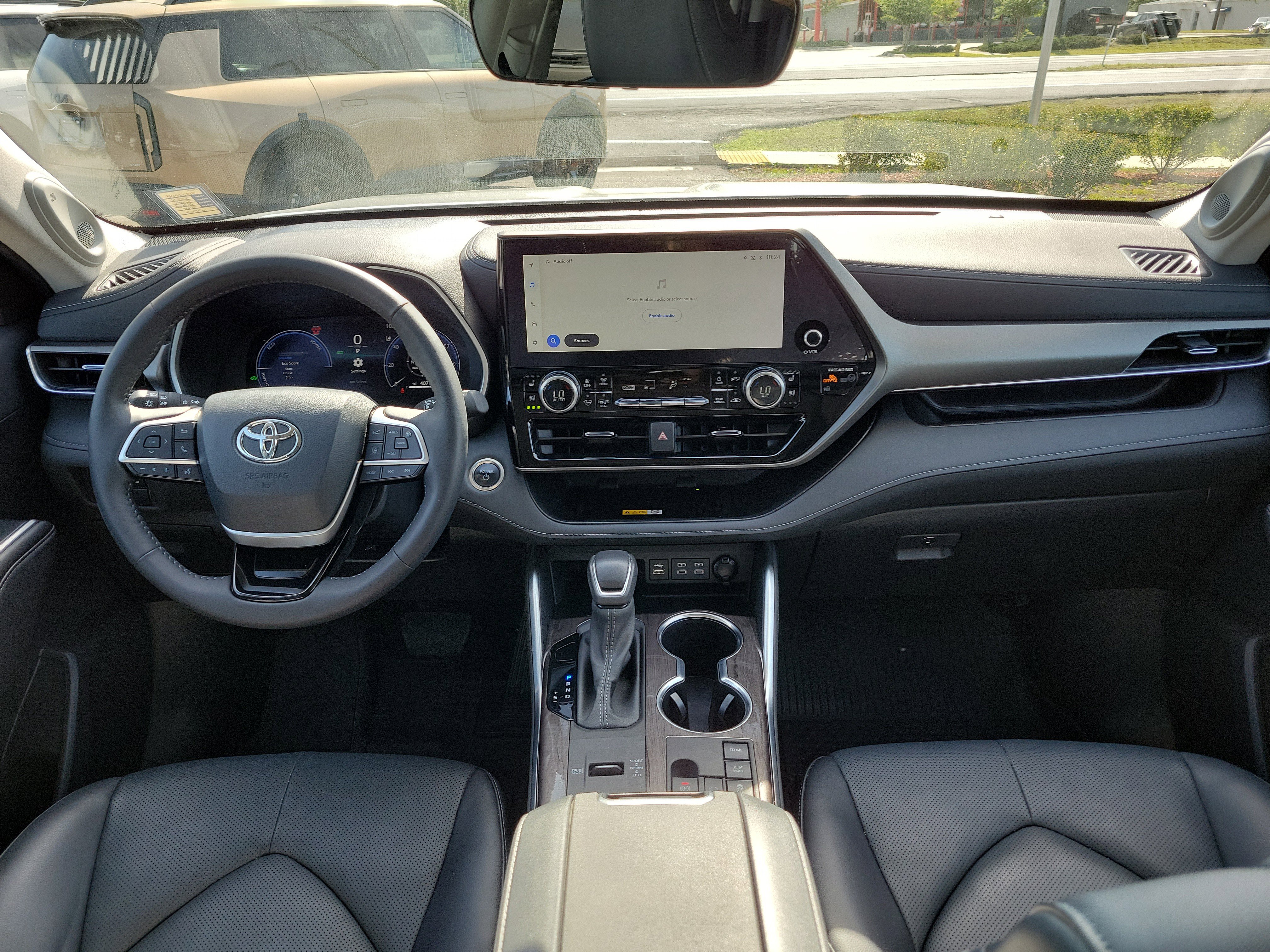 Used 2024 Toyota Highlander Limited image 18