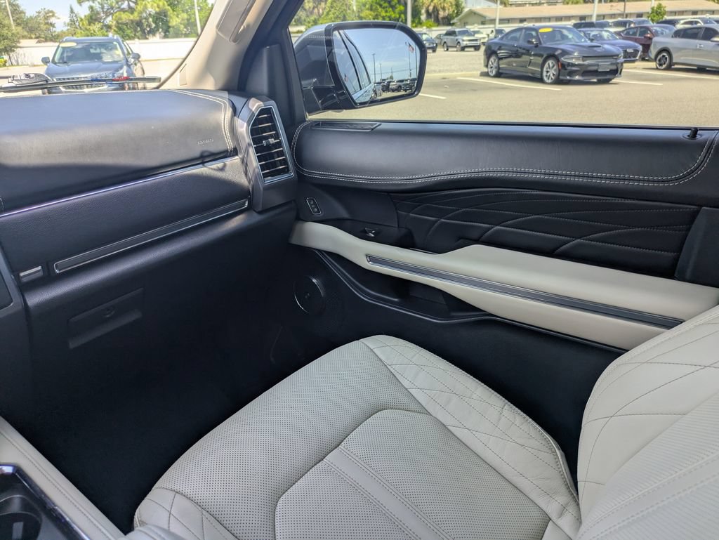 Used 2020 Ford Expedition Platinum AWD/4WD image 17
