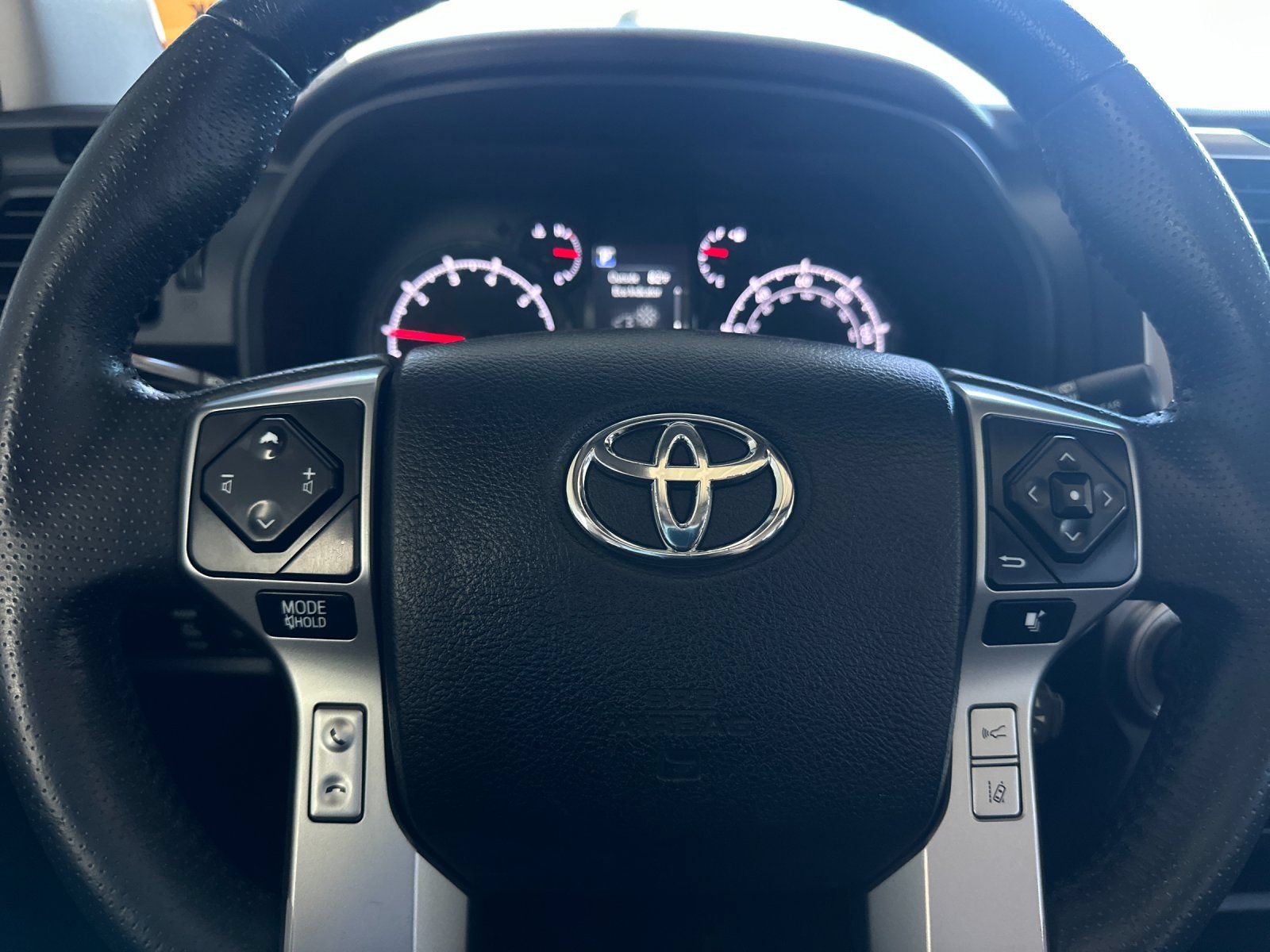 Used 2022 Toyota 4Runner SR5 Premium w/ Moonroof Package RWD image 23