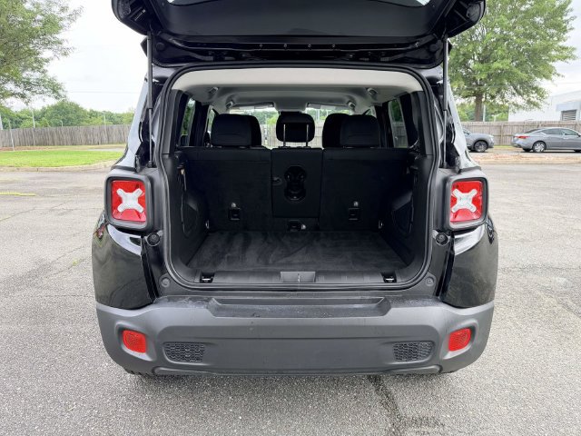 Used 2022 Jeep Renegade Latitude w/ Convenience Group AWD/4WD image 12