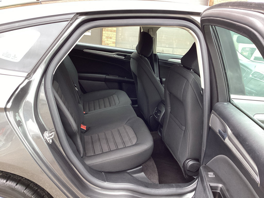 Used 2020 Ford Fusion SE image 11