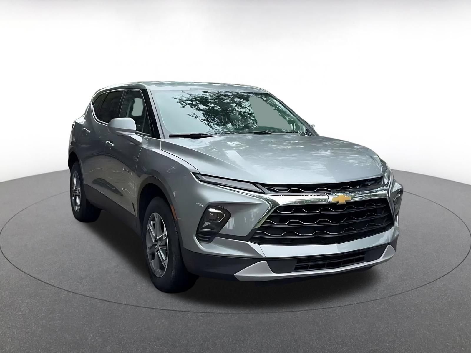 Used 2026 Chevrolet Blazer LT FWD image 3