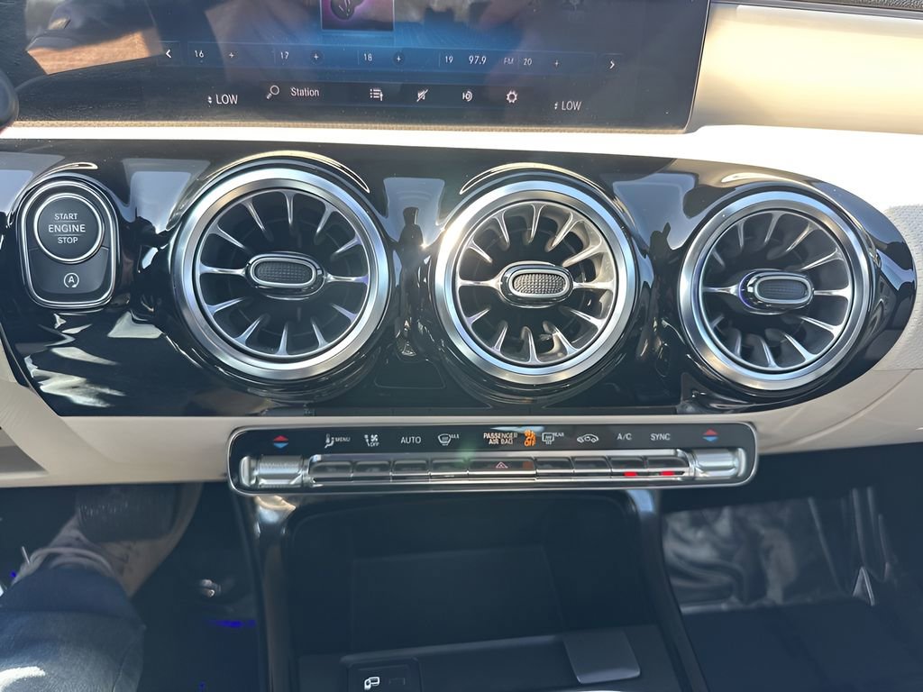 Used 2023 Mercedes-Benz CLA 250 4MATIC image 17