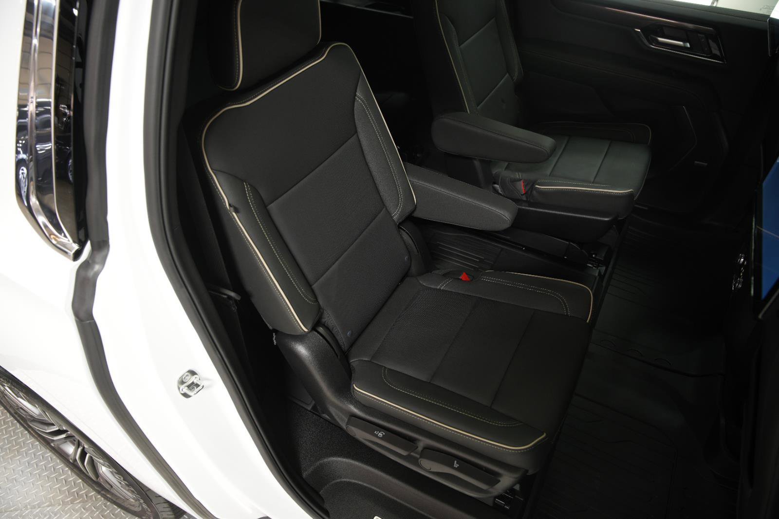 New 2026 GMC Yukon XL Elevation w/ Elevation Premium Package AWD/4WD image 17