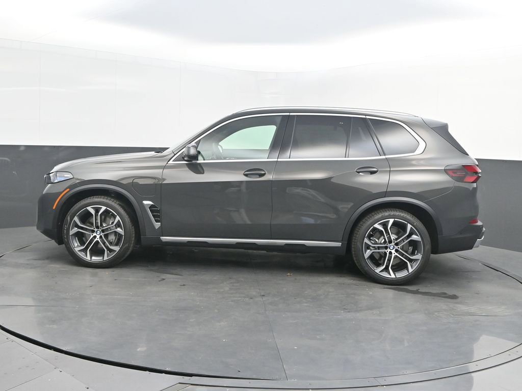 New 2026 BMW X5 xDrive50e AWD/4WD image 2