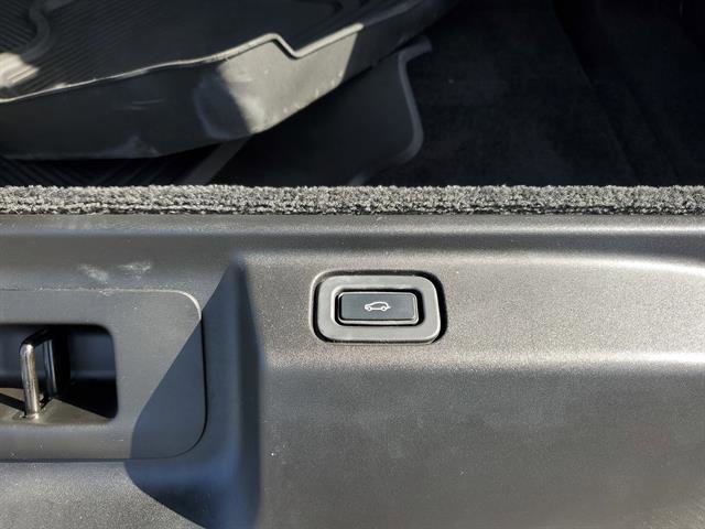 Used 2023 Land Rover Range Rover Long Wheelbase SE AWD/4WD image 13