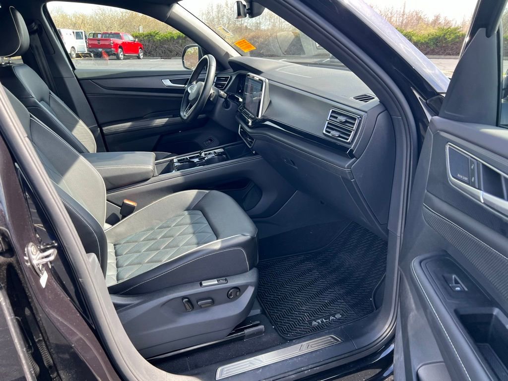 Used 2025 Volkswagen Atlas Cross Sport SEL Premium R-Line image 10
