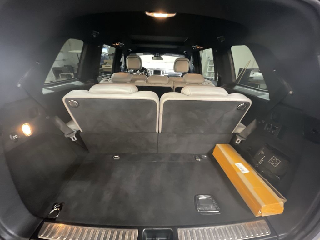Used 2015 Mercedes-Benz GL 550 4MATIC image 27