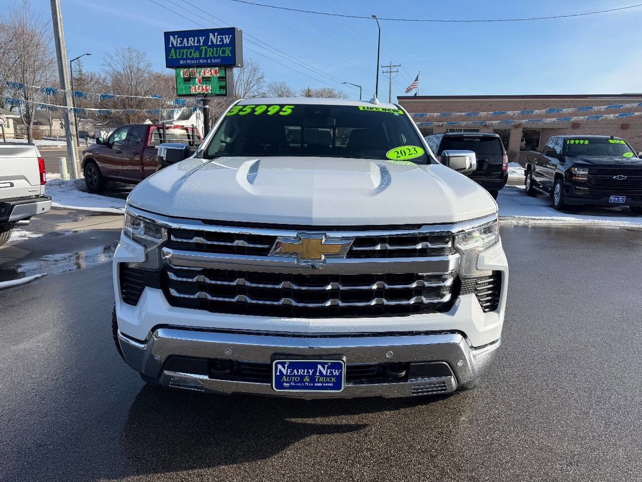 Used 2023 Chevrolet Silverado 1500 LTZ w/ LTZ Convenience Package II AWD/4WD image 3