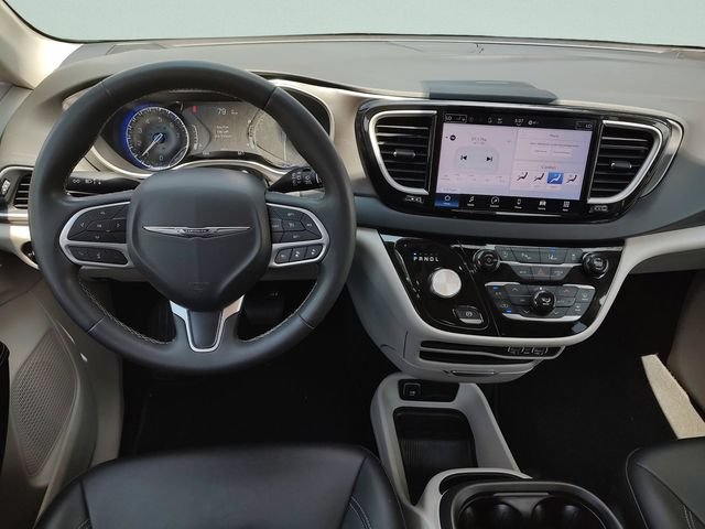 Used 2024 Chrysler Pacifica Touring-L FWD image 35