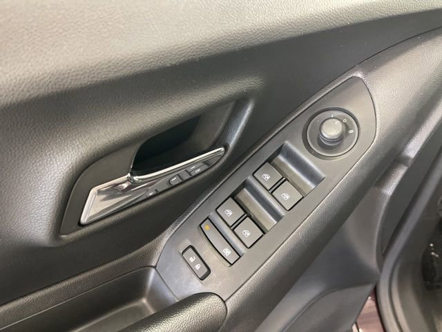 Used 2022 Chevrolet Trax LT w/ LT Convenience Package image 15