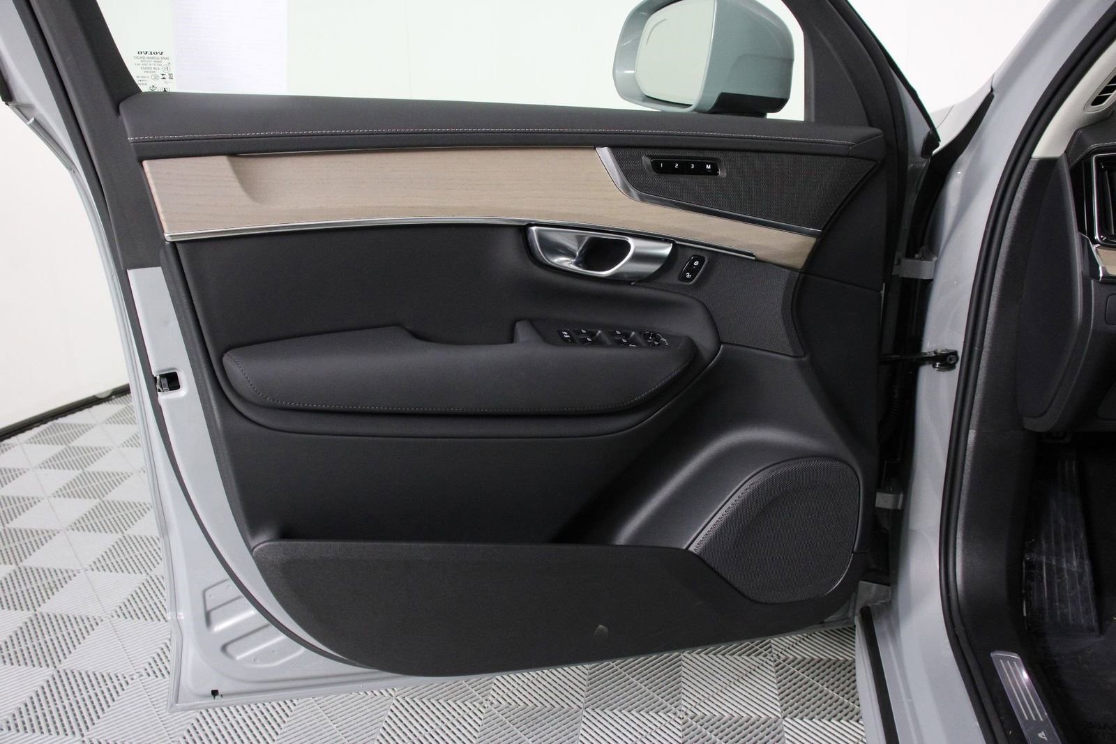 Certified 2026 Volvo XC90 B6 Plus image 17